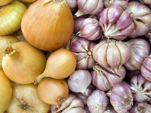 Garlic and onions - home remedies for treating helminthic infection