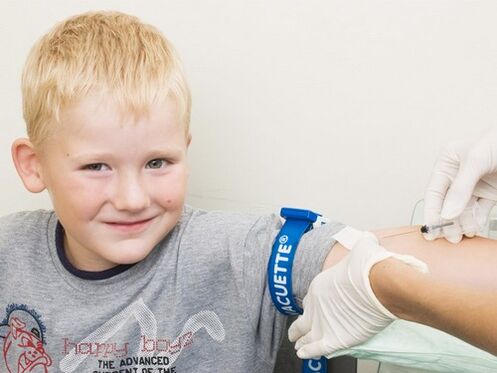 The child donates blood for tests in case of suspicion of parasitic infection